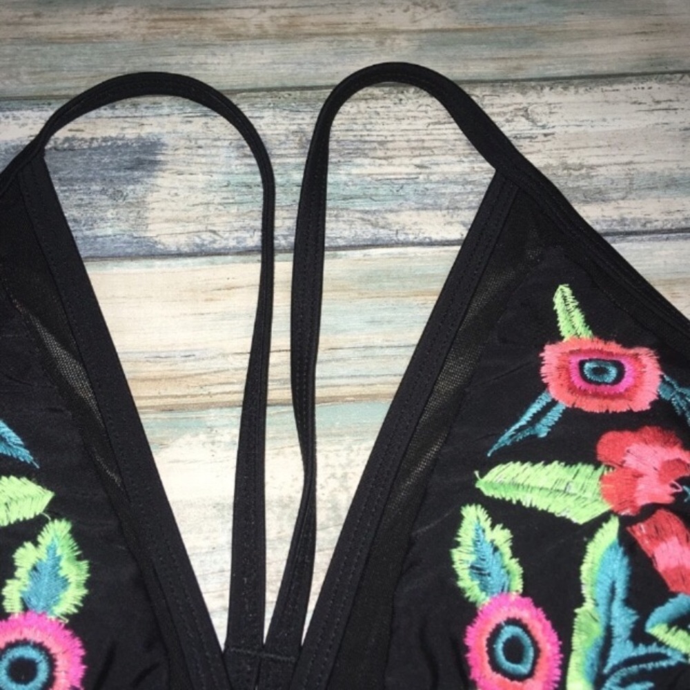 Xhilaration Embroidered Floral Bikini Top - Picture 5 of 6